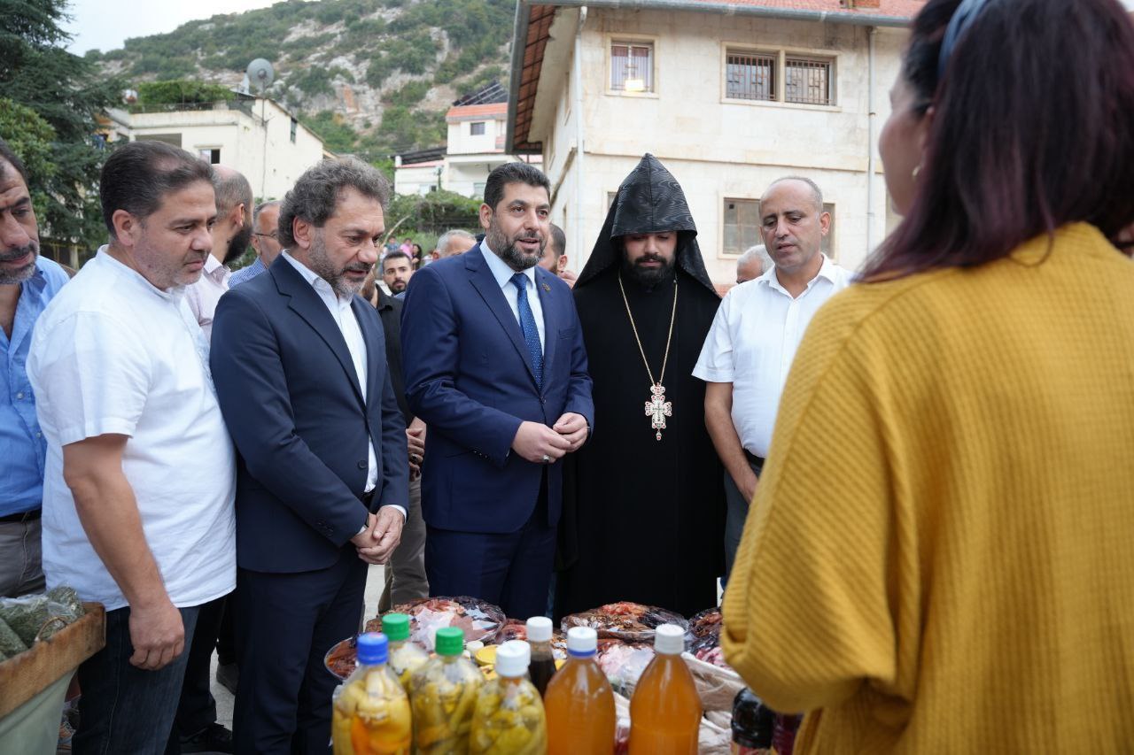 افتاح معرض للحرف اليدوية